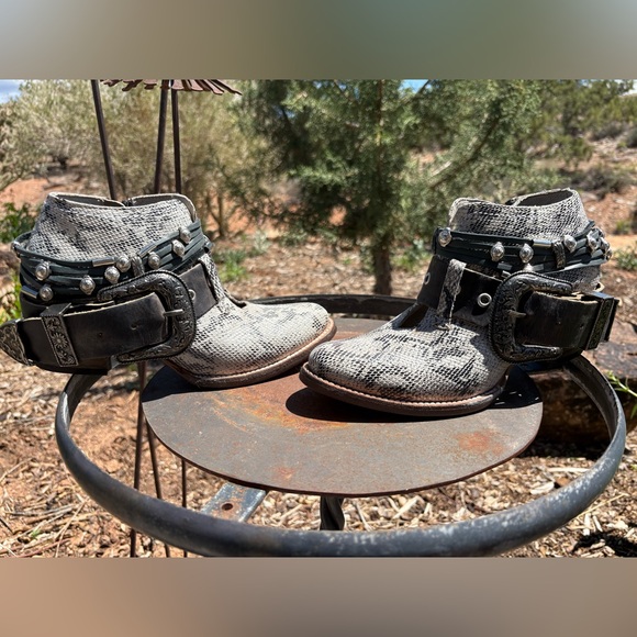 Freebird By Steven Saloon Booties - Picture 13 of 16